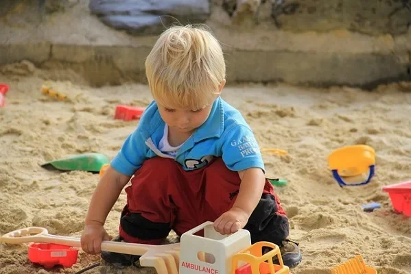 Playhouses, Spinners, and Sandboxes: How Independent Play Affects Child Development